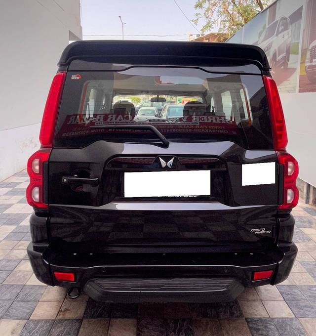 https://images10.gaadi.com/usedcar_image/4561159/original/processed_b79e0b344542a4021a3b4c9ce8f71b7f.jpg?imwidth=6401