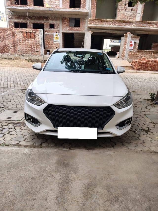 https://images10.gaadi.com/usedcar_image/4561171/original/processed_5a4089b0-abe4-45e2-8562-7497fa9e5866.jpg?imwidth=6400