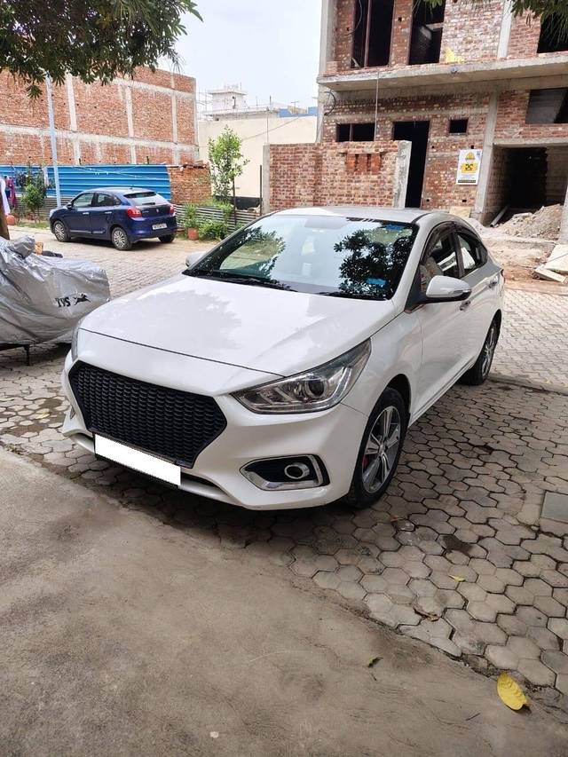 https://images10.gaadi.com/usedcar_image/4561171/original/processed_b6b2f51d-7c25-4e23-9e77-02eaf01ce50e.jpg?imwidth=6402