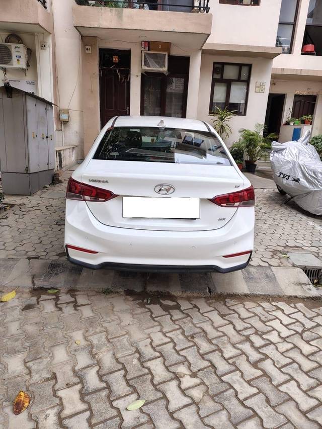 https://images10.gaadi.com/usedcar_image/4561171/original/processed_d9971b13-995d-41ab-a511-7a182c0283d9.jpg?imwidth=6401