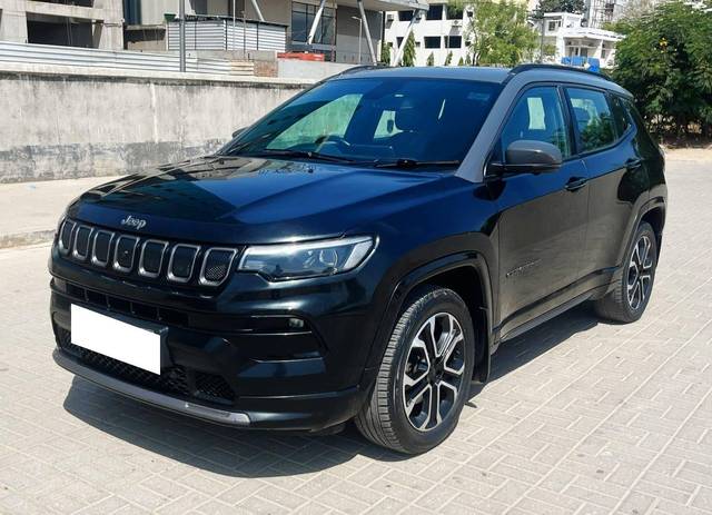 https://images10.gaadi.com/usedcar_image/4561175/original/processed_9517a21155189521fe8e26bf98728a2f.jpg?imwidth=6402