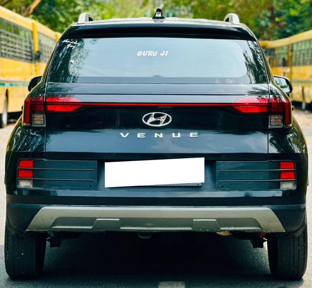 https://images10.gaadi.com/usedcar_image/4561176/original/processed_2309c721e06220e296224a595b06a0f0.jpg?imwidth=6402