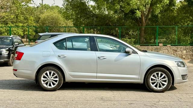 https://images10.gaadi.com/usedcar_image/4561182/original/49c4327e9496ffac45a5d010af8c4b5a.jpg?imwidth=6401