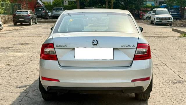 https://images10.gaadi.com/usedcar_image/4561182/original/processed_4b568e5c022a01c430d52e3da1398ba2.jpg?imwidth=6402