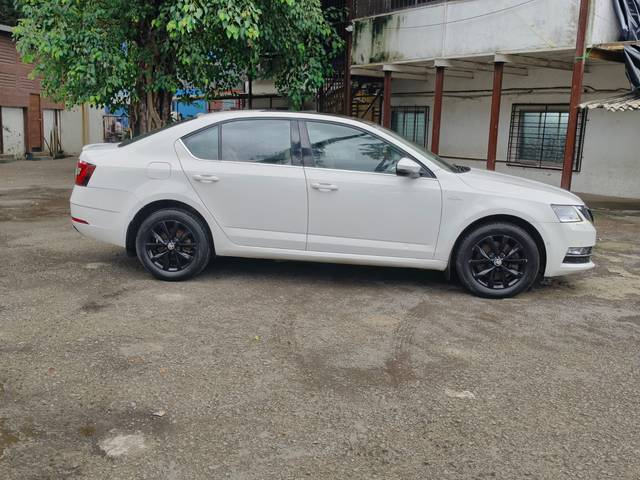 https://images10.gaadi.com/usedcar_image/4561193/original/e413f39374576bea61246869d52a8f5f.jpg?imwidth=6401