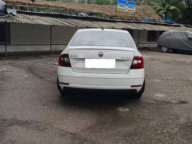 https://images10.gaadi.com/usedcar_image/4561193/original/processed_bd3e9905f4f3e593b3523b47115d12e1.jpg?imwidth=6402