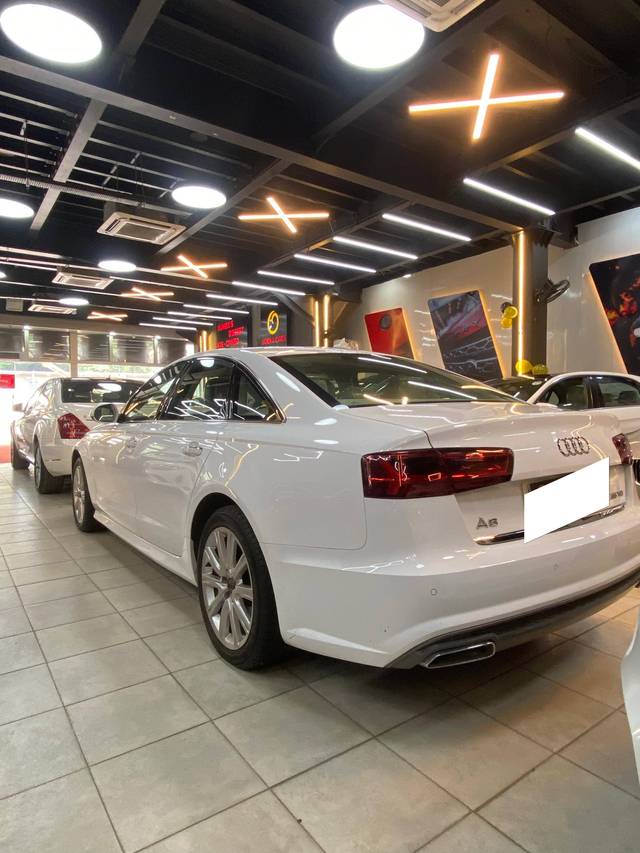 https://images10.gaadi.com/usedcar_image/4561205/original/processed_494a58134bea68efc91946a675a057ee.jpg?imwidth=6401
