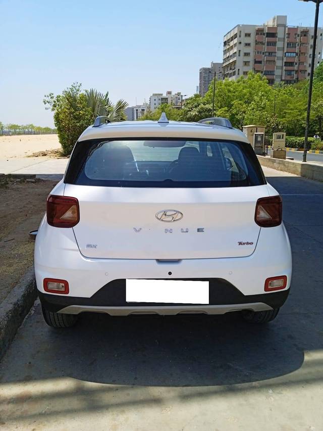 https://images10.gaadi.com/usedcar_image/4561207/original/processed_ae57208437e22292fdd7771d02eda53d.jpg?imwidth=6401