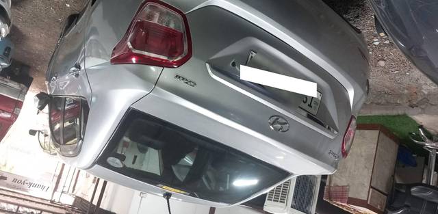 https://images10.gaadi.com/usedcar_image/4561271/original/processed_8540a5b5c6d61d0dad097c71785bd915.jpg?imwidth=6402