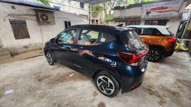 https://images10.gaadi.com/usedcar_image/4561272/original/processed_7506d28911e3381f758a884dc80de8eb.jpg?imwidth=6402