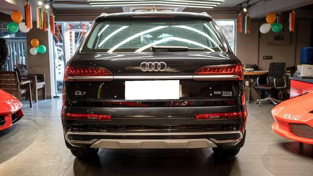 https://images10.gaadi.com/usedcar_image/4561281/original/processed_7e77ffd1099604af3a60a27ea7a77a61.jpg?imwidth=6401