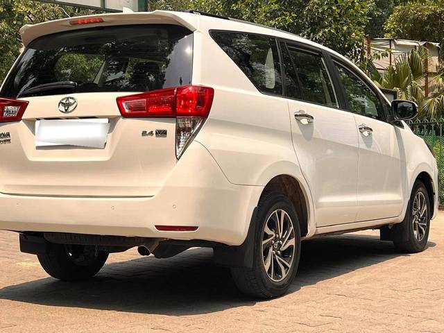 https://images10.gaadi.com/usedcar_image/4561290/original/processed_ef837387099938619285f6d5b51420fa.jpeg?imwidth=6402