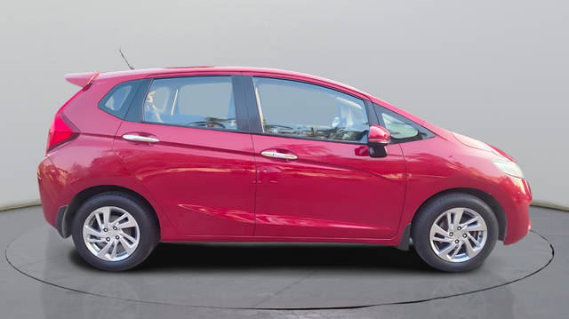 https://images10.gaadi.com/usedcar_image/4561293/original/47e51e8847172a374cdcba92987ffe7a.jpeg?imwidth=6401