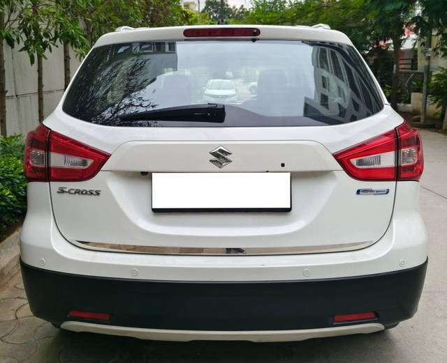 https://images10.gaadi.com/usedcar_image/4561299/original/processed_4e3dc712-b3d1-47a6-9c90-6ab08cea7715.jpg?imwidth=6402