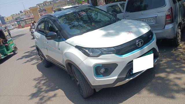 https://images10.gaadi.com/usedcar_image/4561309/original/processed_641b79fff00b618786739a22be4b6503.jpg?imwidth=6400