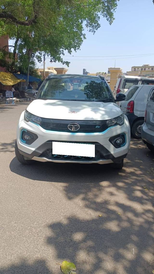 https://images10.gaadi.com/usedcar_image/4561309/original/processed_fd084e80f5ebd481a4ae64f631d4fc3f.jpg?imwidth=6401