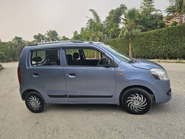 https://images10.gaadi.com/usedcar_image/4561346/original/ddd97cbf935343236c85be3b91d0fd98.jpg?imwidth=6402