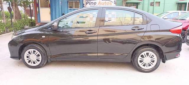 https://images10.gaadi.com/usedcar_image/4561351/original/processed_a32a1b15a153789ae9126d111b60dfdb.jpg?imwidth=6402