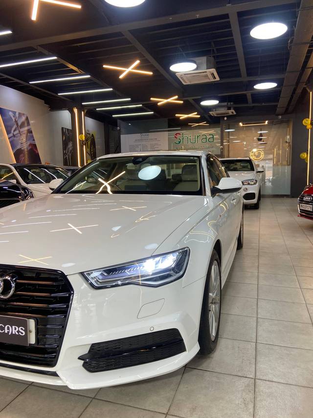 https://images10.gaadi.com/usedcar_image/4561354/original/processed_8e65315dc23a504e6abad73098a59764.jpg?imwidth=6402