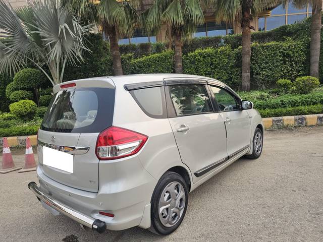 https://images10.gaadi.com/usedcar_image/4561401/original/processed_fa7f5c0c66eee79f6ea87701baf550a7.jpg?imwidth=6402