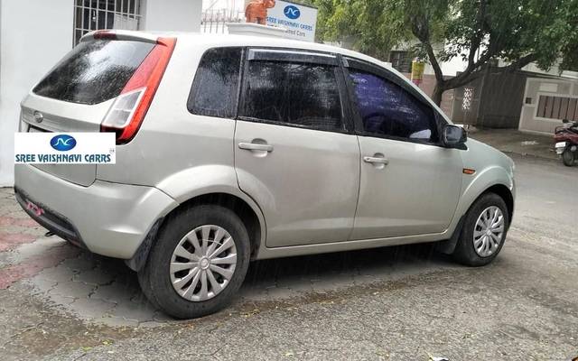 https://images10.gaadi.com/usedcar_image/4561413/original/processed_8446fe5e6272b317953923bfd220eea3.jpg?imwidth=6402