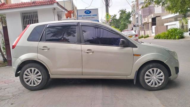 https://images10.gaadi.com/usedcar_image/4561413/original/processed_b77fbc59c93a769a71c0386a2f0f58ab.jpg?imwidth=6401