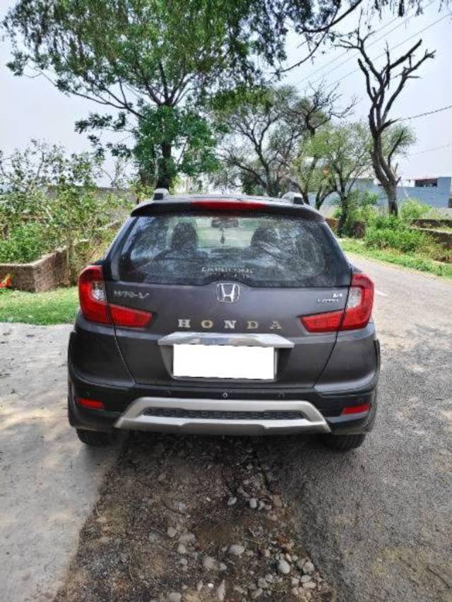 https://images10.gaadi.com/usedcar_image/4561425/original/processed_493b88ed-c90b-46ca-803e-63d7ce75e99d.jpg?imwidth=6401