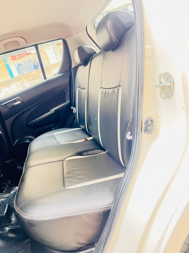 https://images10.gaadi.com/usedcar_image/4561439/original/63acf5d00ca72f1cf334fc2ed6049d82.jpg?imwidth=6402