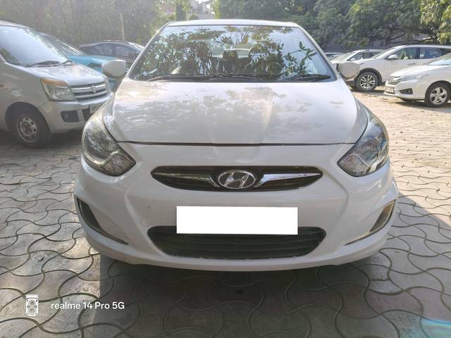 https://images10.gaadi.com/usedcar_image/4561464/original/processed_976de4c2eb81503d5fb2039ecb8f0de8.jpg?imwidth=6402