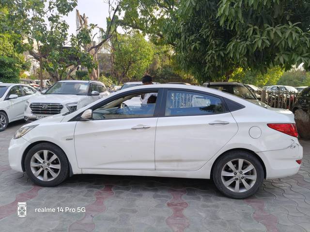 https://images10.gaadi.com/usedcar_image/4561464/original/processed_fbf5559118d68ea26fc65307ceb74e66.jpg?imwidth=6401
