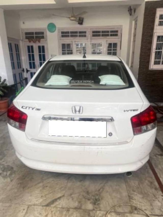 https://images10.gaadi.com/usedcar_image/4561467/original/processed_5a7de3c8-2aea-490b-85b1-c3da06624d6a.jpeg?imwidth=6402