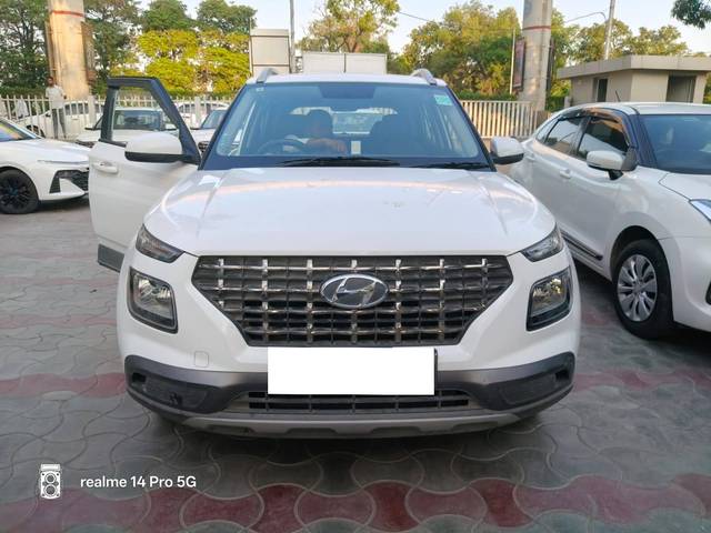 https://images10.gaadi.com/usedcar_image/4561469/original/processed_1f92a9749be36a631edc2c48da8504b2.jpg?imwidth=6400