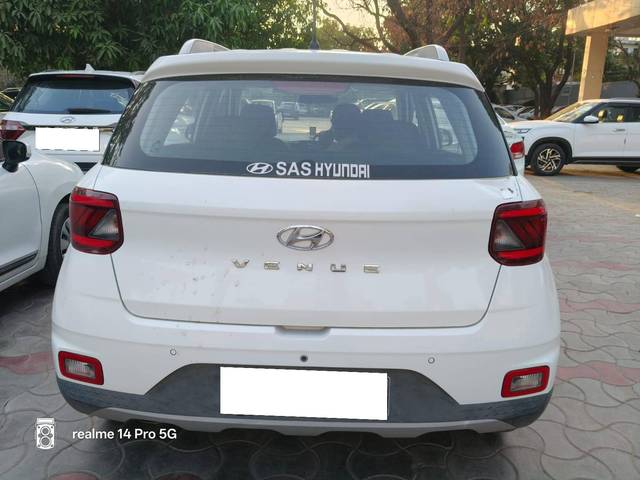 https://images10.gaadi.com/usedcar_image/4561469/original/processed_5eb336479f078edf726087d204c48feb.jpg?imwidth=6401