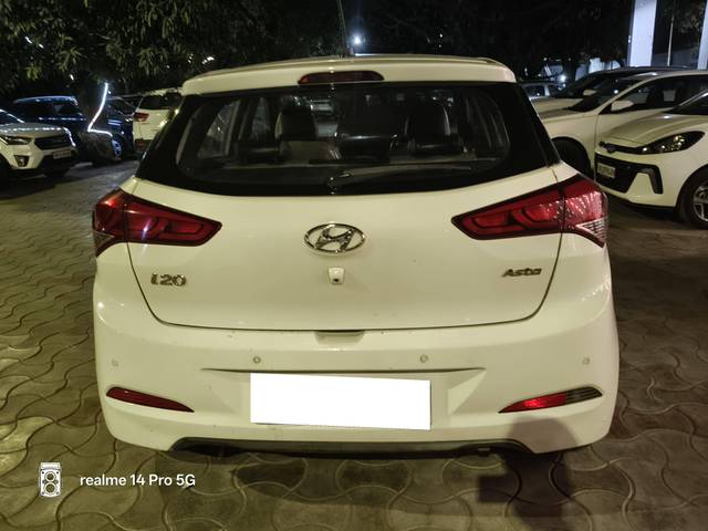https://images10.gaadi.com/usedcar_image/4561474/original/processed_884f773b0c626b8e9463a9b4b2407018.jpg?imwidth=6401