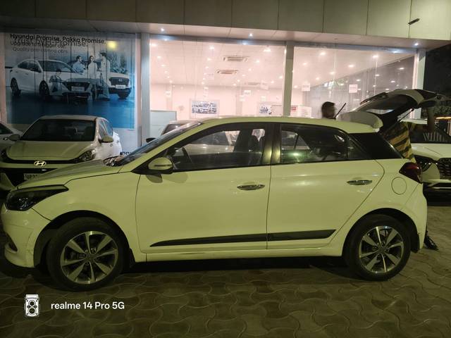https://images10.gaadi.com/usedcar_image/4561474/original/processed_c805318fe21e3b74b2db1787dc023a16.jpg?imwidth=6402