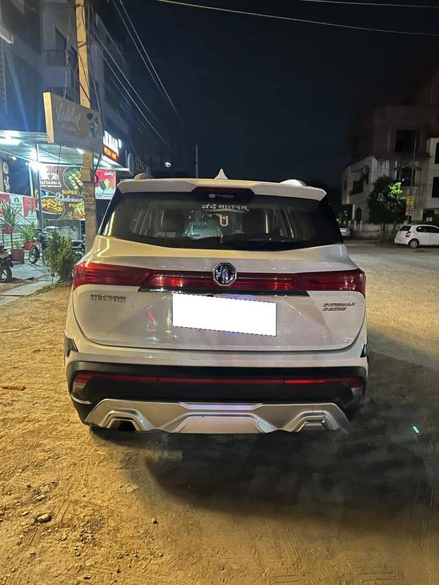 https://images10.gaadi.com/usedcar_image/4561478/original/processed_90d8e665c1dc9c252d591014bfe040ff.jpg?imwidth=6401