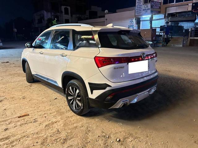 https://images10.gaadi.com/usedcar_image/4561478/original/processed_9d35b0824de6ee3cf7b47fbdf9a81df4.jpg?imwidth=6402