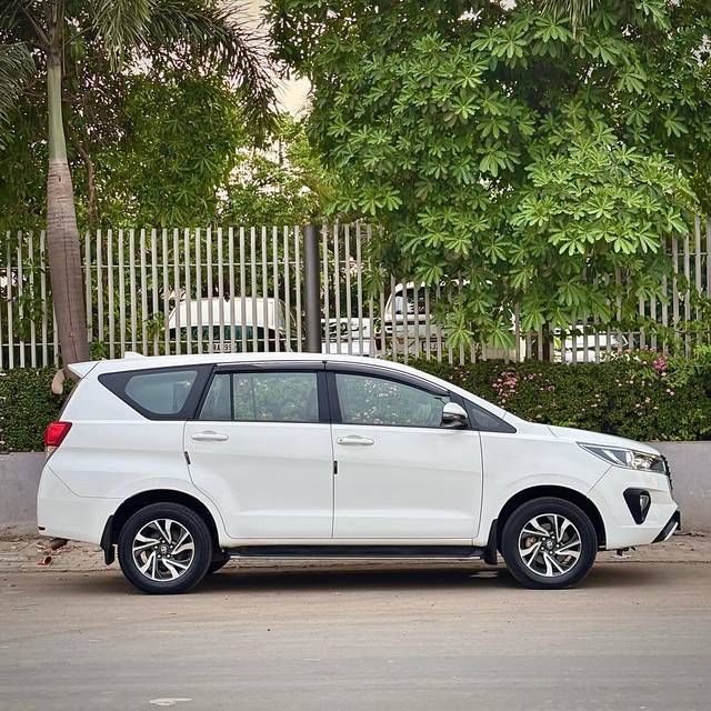 https://images10.gaadi.com/usedcar_image/4561488/original/6c1babde199a751b6f10eef85ad3eb3c.jpg?imwidth=6401