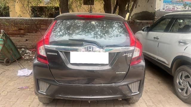 https://images10.gaadi.com/usedcar_image/4561526/original/processed_e4e2a90b-7941-4cf6-a87b-da47b69bfbd6.jpg?imwidth=6400