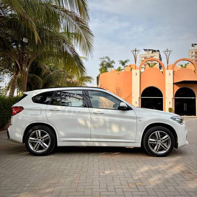 https://images10.gaadi.com/usedcar_image/4561538/original/6de08bb2b1cb6165ada96a60df23c96d.jpg?imwidth=6401
