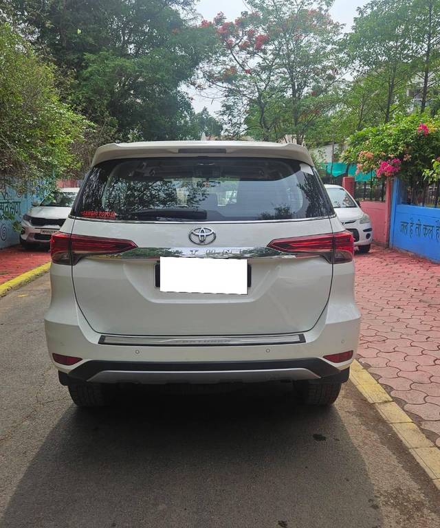 https://images10.gaadi.com/usedcar_image/4561540/original/processed_edb650ae06d081b9f16f1cdfe23b1299.jpg?imwidth=6402