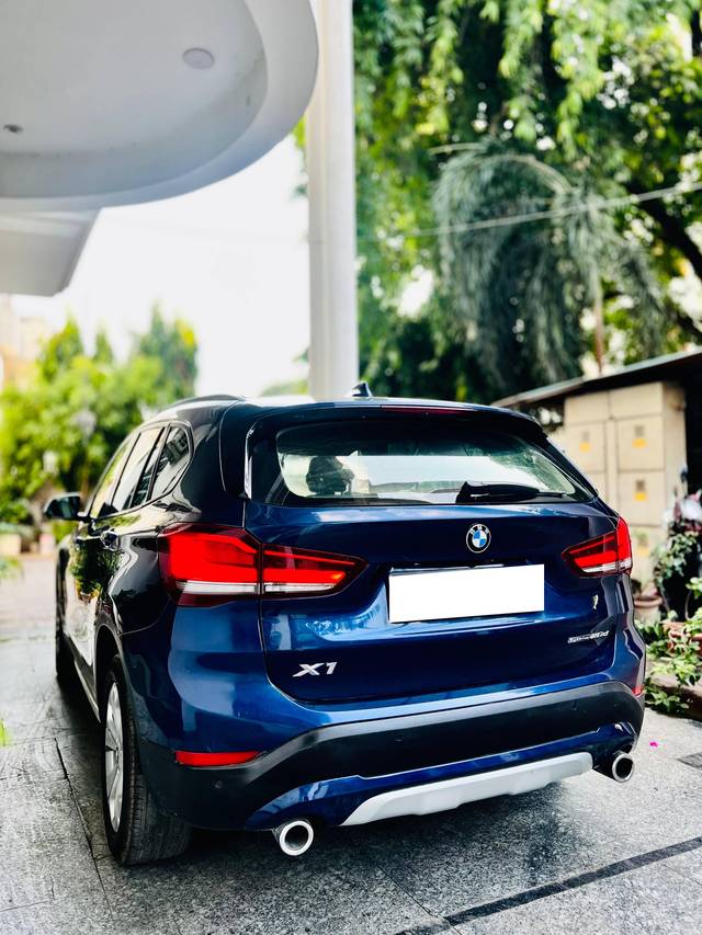 https://images10.gaadi.com/usedcar_image/4561541/original/processed_d7fe520f-69dc-418a-8282-e52a51b3b80a.jpg?imwidth=6402