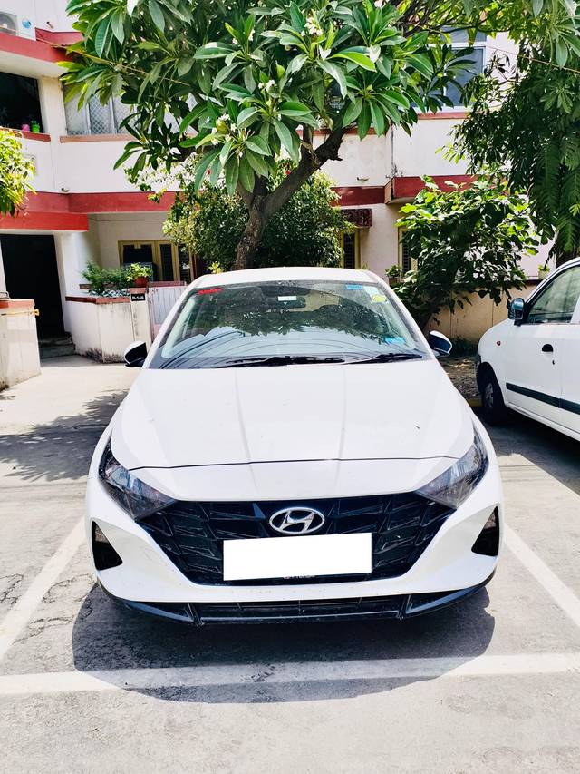 https://images10.gaadi.com/usedcar_image/4561544/original/processed_83302a63-6a9c-42bd-8f74-2ac225e47834.jpg?imwidth=6400