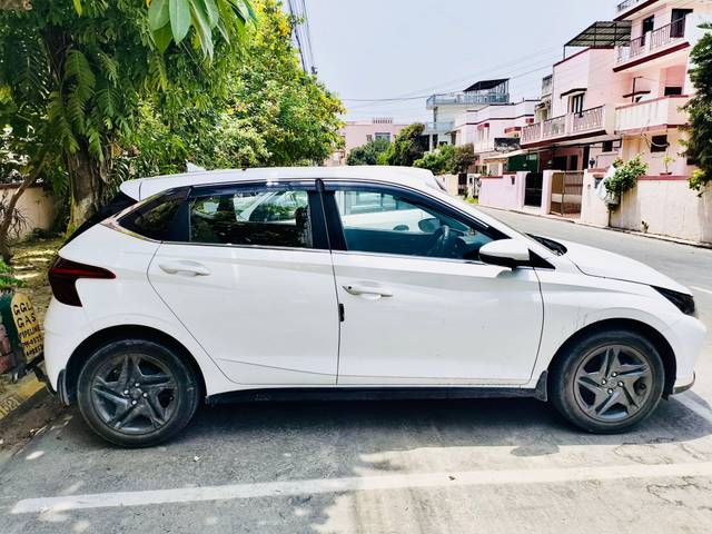 https://images10.gaadi.com/usedcar_image/4561544/original/processed_8ed260b6-4d2d-4081-9e49-52793f5d9724.jpg?imwidth=6402
