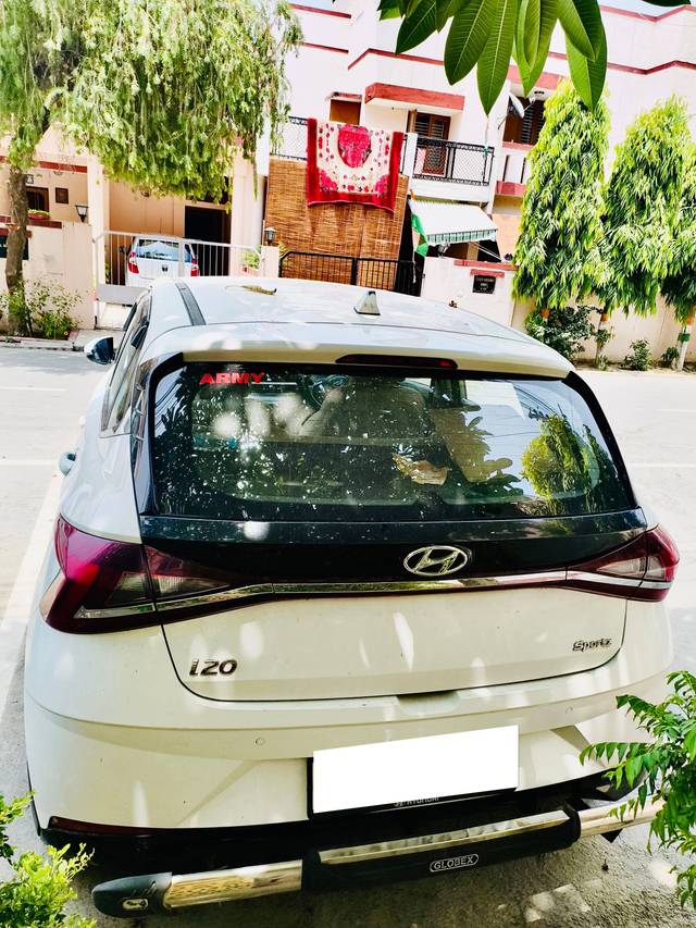 https://images10.gaadi.com/usedcar_image/4561544/original/processed_b086fe23-ba6d-40b4-8546-d8a54337815a.jpg?imwidth=6401