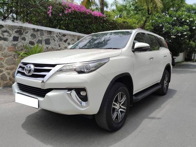 https://images10.gaadi.com/usedcar_image/4561546/original/processed_f0cae66dea5483d41d4af5f6cb601226.jpg?imwidth=6400