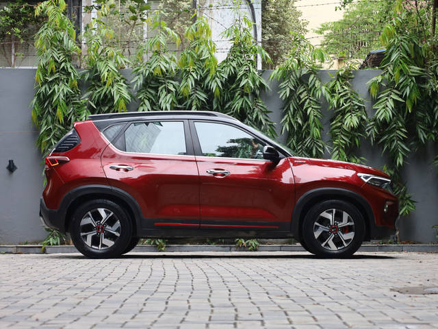 https://images10.gaadi.com/usedcar_image/4561547/original/ddc8fec38515f2f0af44edc9abfc0257.jpg?imwidth=6401