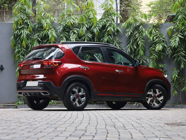 https://images10.gaadi.com/usedcar_image/4561547/original/e7c6623f0c5e3fca45e56e0438211472.jpg?imwidth=6402
