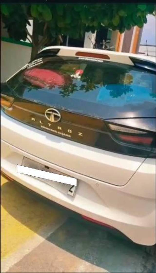 https://images10.gaadi.com/usedcar_image/4561554/original/processed_485ae89a-e49d-428c-afab-7295fcd3af56.jpg?imwidth=6401