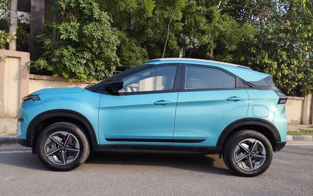 https://images10.gaadi.com/usedcar_image/4561564/original/processed_d652c4a039a216ca59ea7da0180205a1.jpg?imwidth=6401